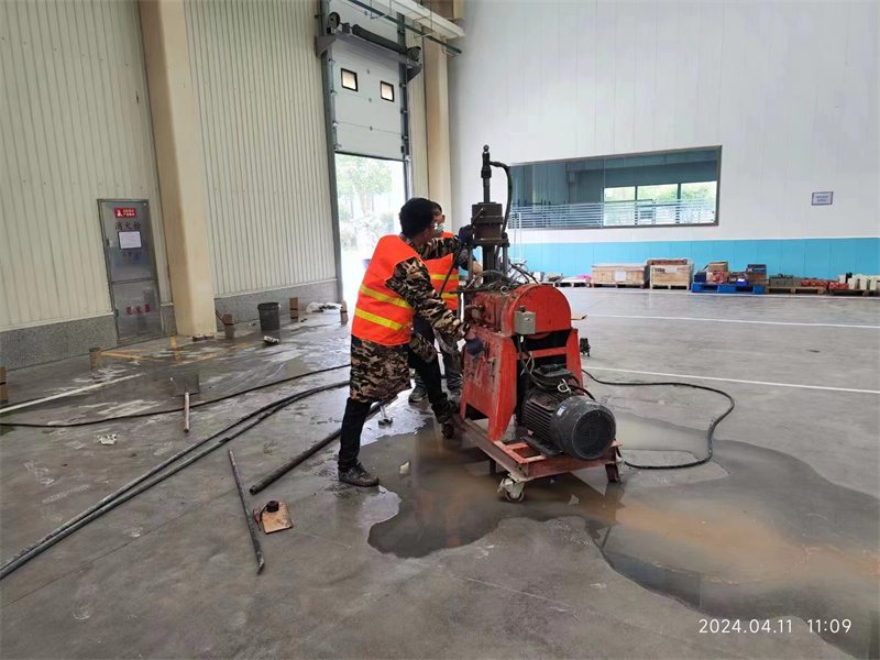 昭觉厂房地面下沉塌陷注浆加固施工